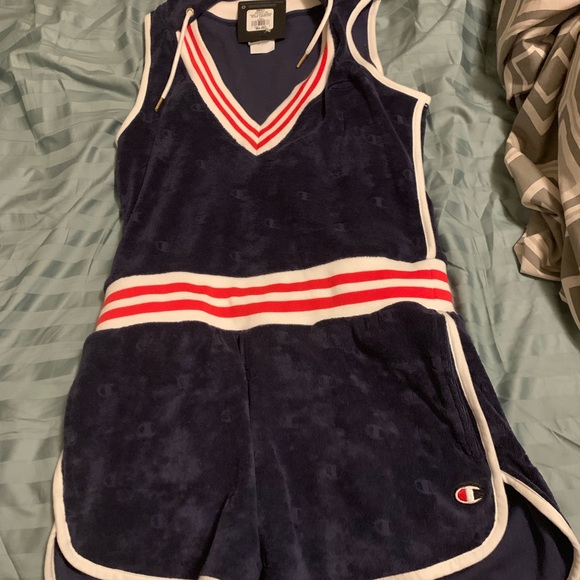 Champion - Picture 3 of 4